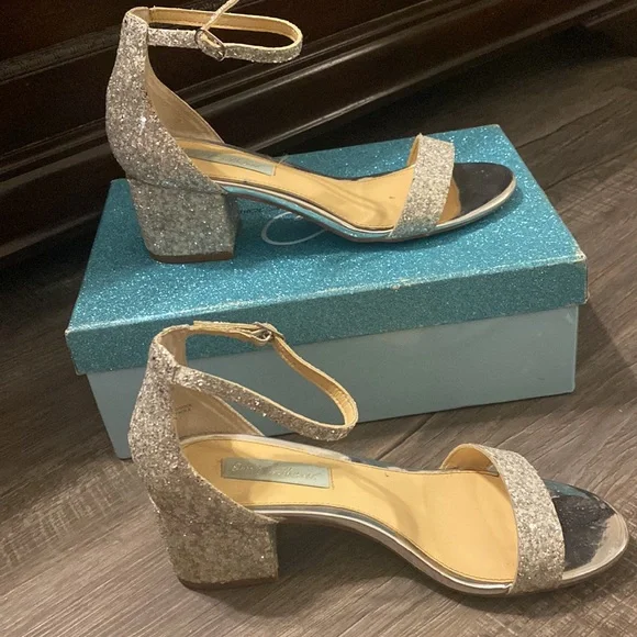 Jayce Betsey Johnson wedding heels - Picture 4 of 4